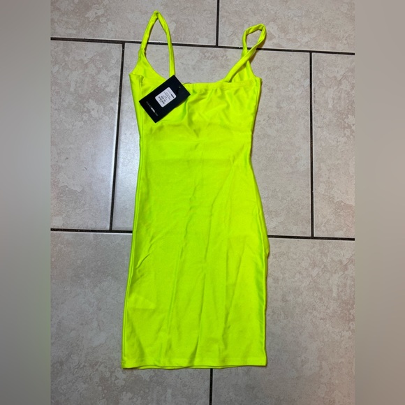 Neon Green Nightlife dress - Picture 4 of 5